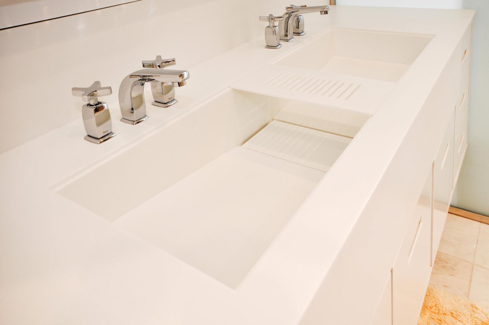 Cuba dupla esculpida em Corian®